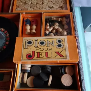 Caja de juegos antigua francesa