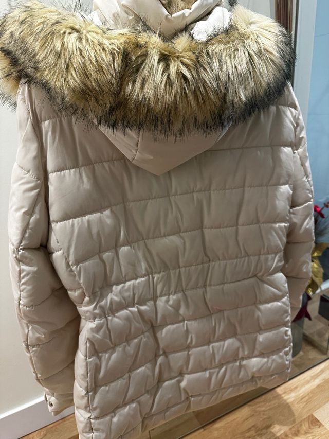 Plumífero Zara blanco con capucha