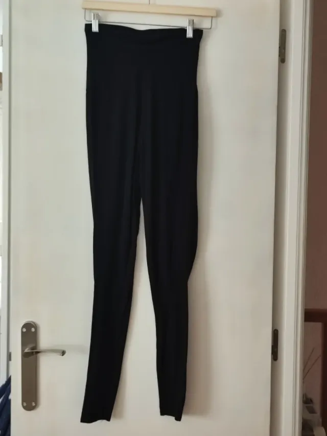 Leggins premamá negra.