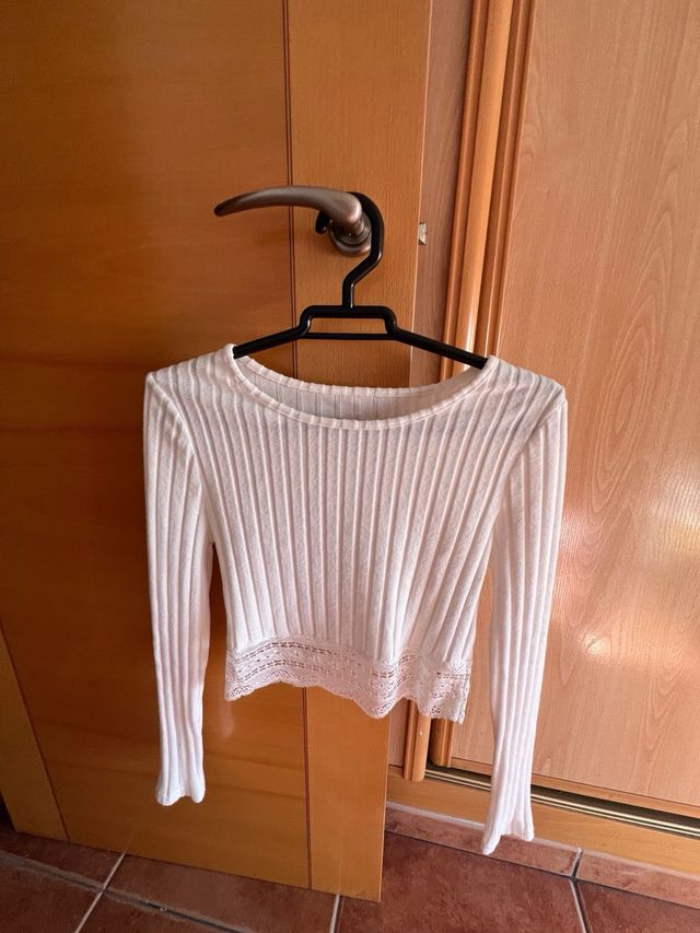 Jersey fino blanco con puntilla