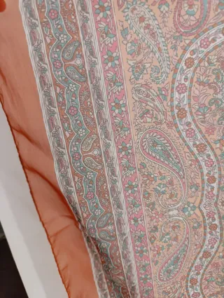 Fular estampado naranja y rosa