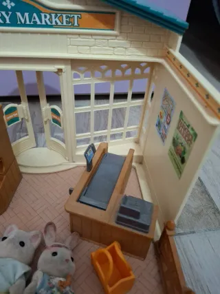 Sylvanian Families Mercato + 3 personaggi