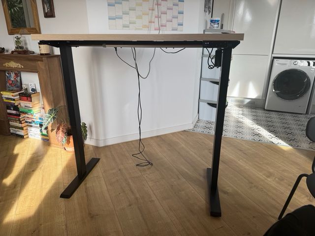 Escritorio Elevable Madera y Metal