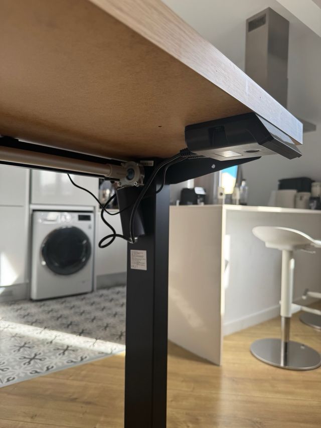 Escritorio Elevable Madera y Metal