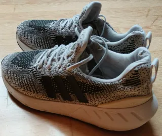 Zapatillas Adidas Running Negras y Blancas