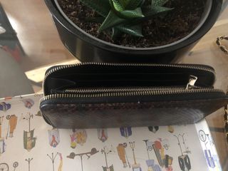 Cartera UTERQUE piel serpiente marrón