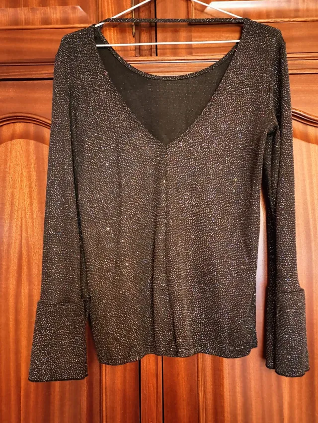 Conjunto elegante brillo negro y dorado