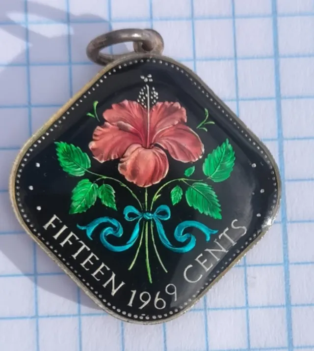 Ciondolo artigianale ibisco Bahamas moneta 15 Cents