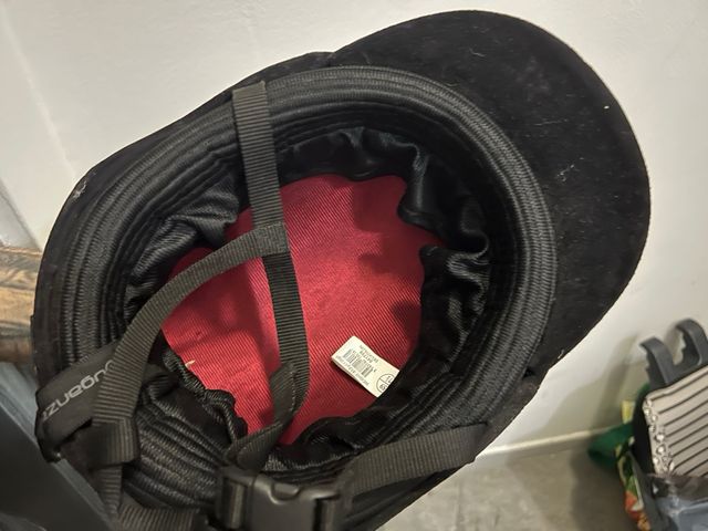 Pack hípica: casco, botas y polainas