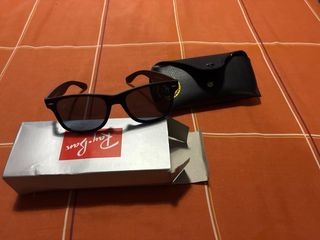 Gafas de sol negras RB a estrenar.