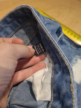 Pantalones vaqueros rotos