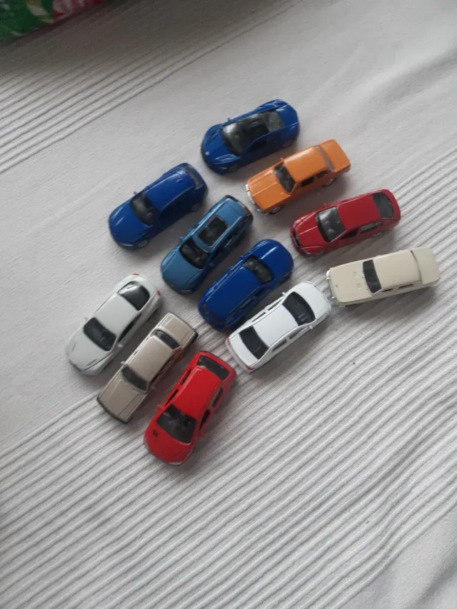 Lote de 11 coches nuevos Welly escala 1:60