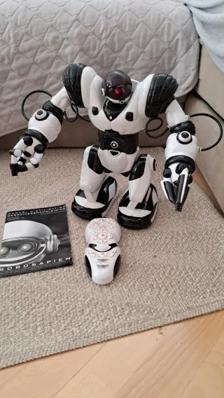 Robot Robosapiens  con mando