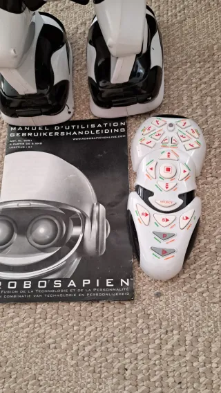 Robot Robosapiens  con mando