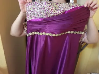 Vestido de fiesta morado y dorado