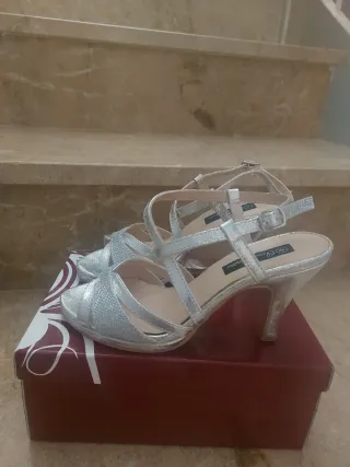 Zapatos de salón plateados talla 36