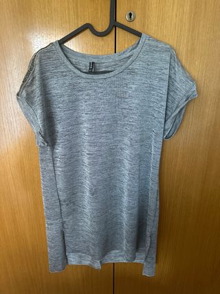 Camiseta gris Stradivarius Talla M