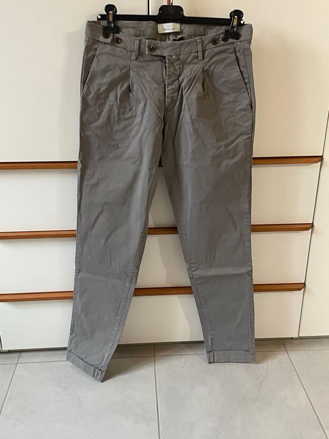 Pantaloni grigi uomo