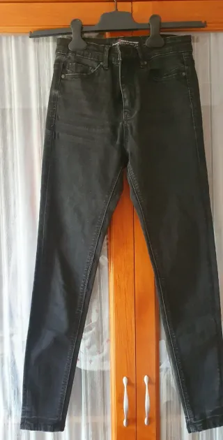 Pantalón vaquero negro