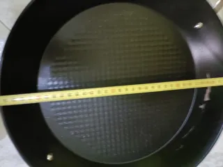 Paellera metálica negra