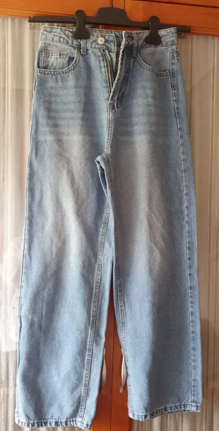 Pantalón vaquero ancho azul claro