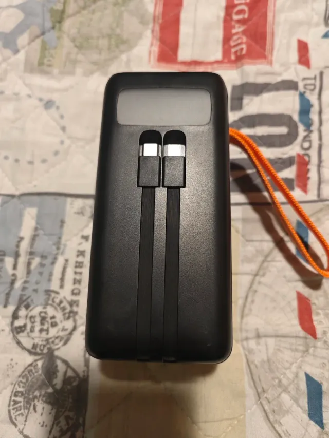 Batteria esterna 5000 mAh con cavo