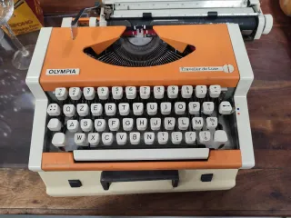 Macchina da scrivere OLYMPIA Traveller de Luxe