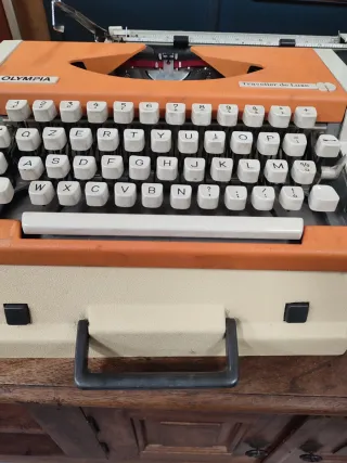 Macchina da scrivere OLYMPIA Traveller de Luxe