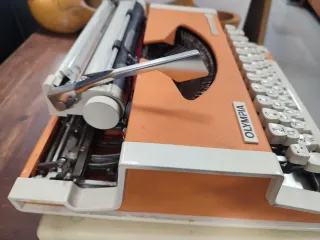 Macchina da scrivere OLYMPIA Traveller de Luxe