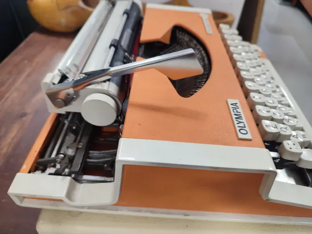 Macchina da scrivere OLYMPIA Traveller de Luxe