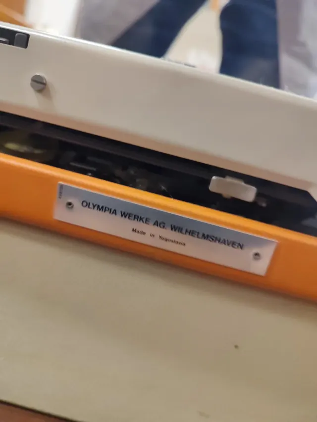 Macchina da scrivere OLYMPIA Traveller de Luxe