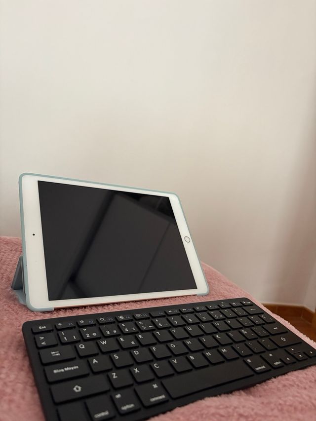 iPad 8ª Gen 10.2 + Funda + Teclado