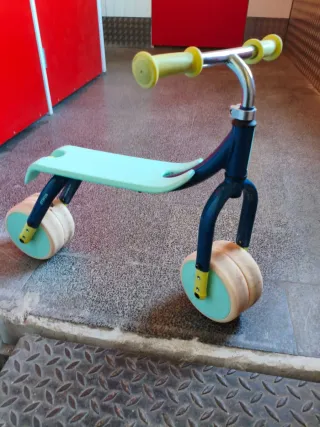 Triciclo infantil azul y verde