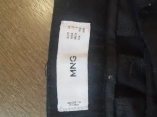 Pantalón cargo negro tejido grueso Mango talla 34