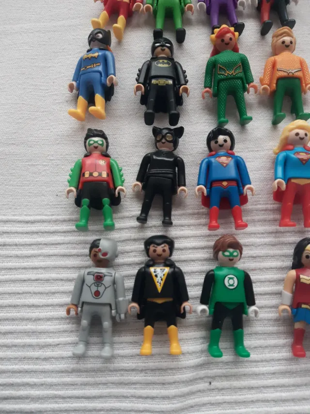 Colección completa DC Huevos Kinder Playmobil