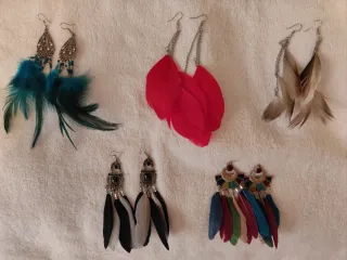 Pendientes largos de mujer con plumas