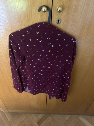 Camisa burdeos estampada Primark talla 36