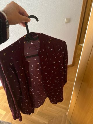 Camisa burdeos estampada Primark talla 36