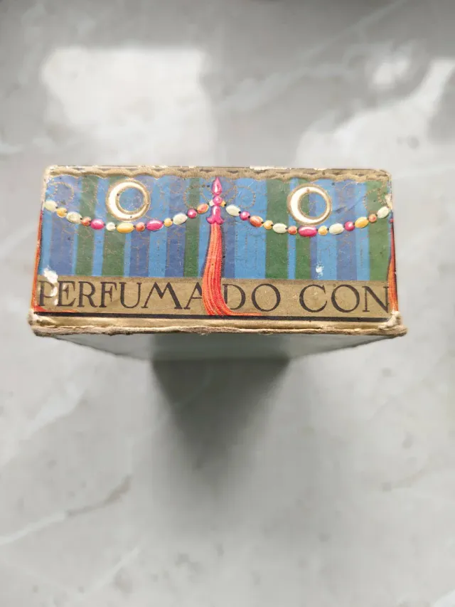 Cajita de cartón antigua Maderas de Oriente