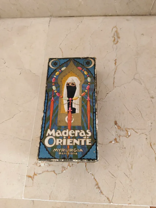 Cajita de cartón antigua Maderas de Oriente