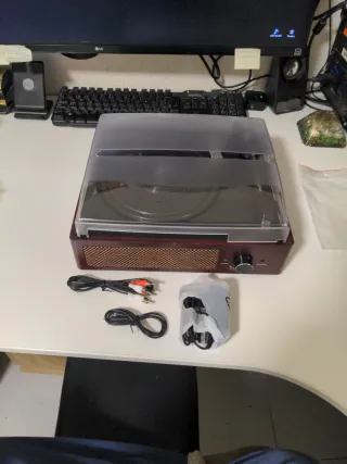 Giradischi vintage Bluetooth marrone. Nuovo.