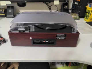 Giradischi vintage Bluetooth marrone. Nuovo.