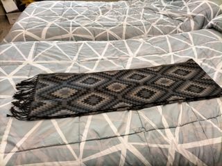 Elegante bufanda caballero rombos gris y negro