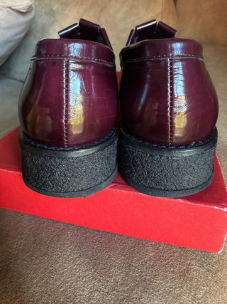 Mocasines Wonders burdeos piel. Talla 38