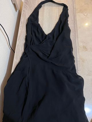 Vestido negro Stradivarius