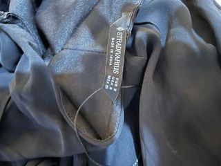 Vestido negro Stradivarius