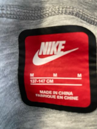 Pantalón Nike Tech Gris Niño Talla M (10-12años)