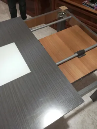 Mesa de salón extensible gris madera