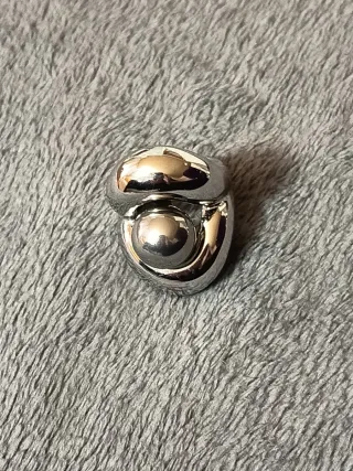 Anillo de acero plateado