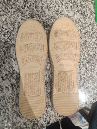 Alpargatas blancas hechas en España Talla 39.